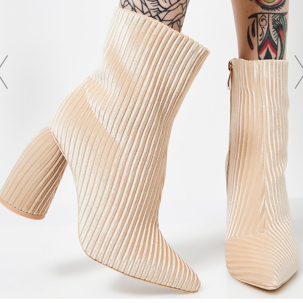 Cape Robbin Nude/Cream Bootie w unique chunky heel